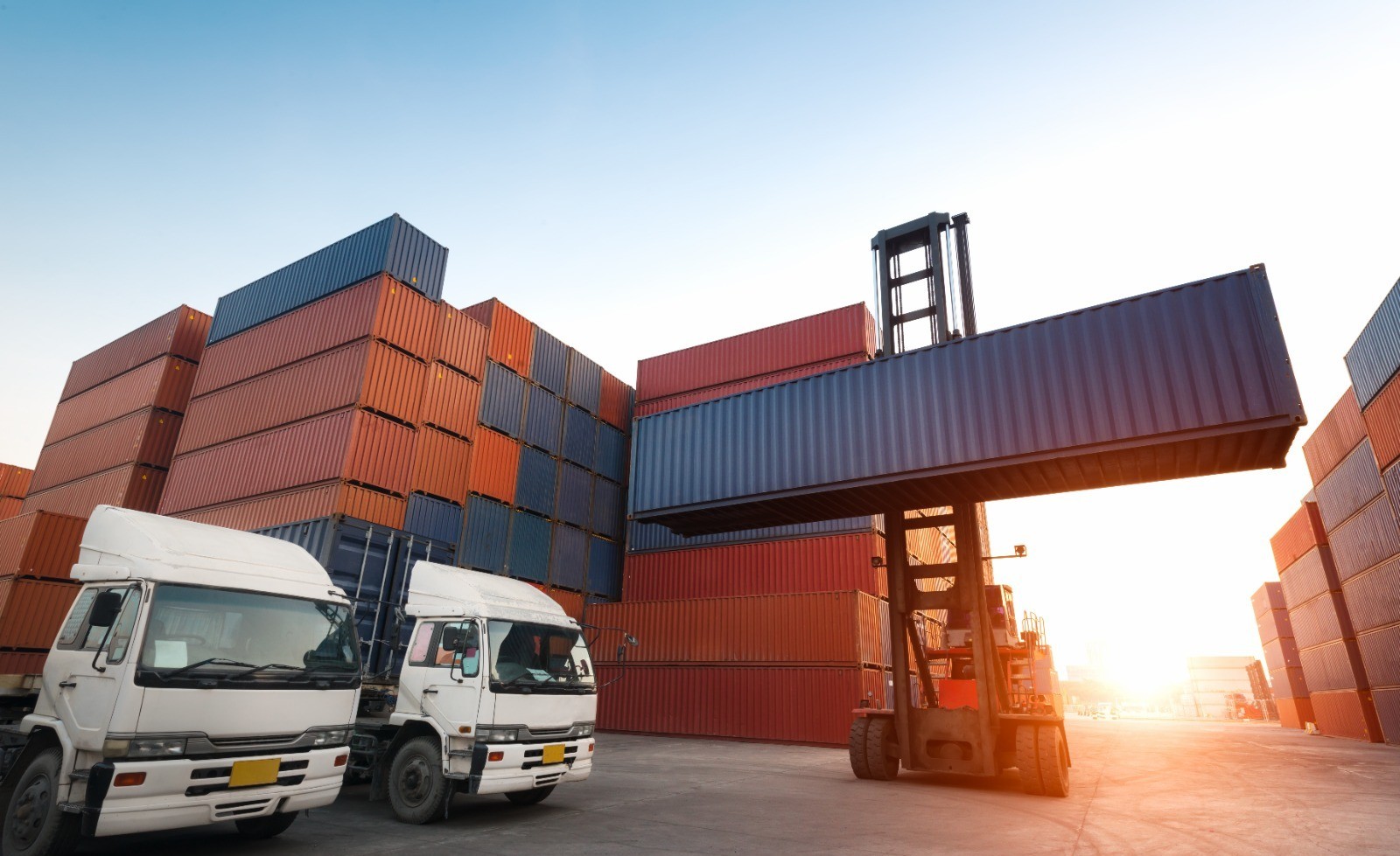 Top Mistakes to Avoid When Shipping Cargo from UAE – Expert Guide 2025